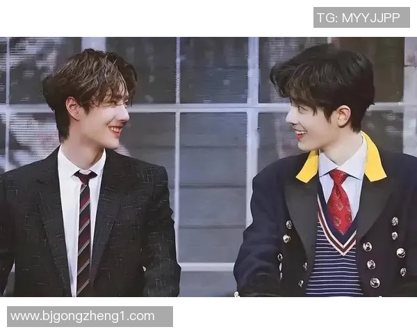 足球明星与女粉丝的甜蜜邂逅揭示了偶像与追随者之间的动人故事 足球明星与女粉丝的甜蜜邂逅揭示了偶像与追随者之间的动人故事